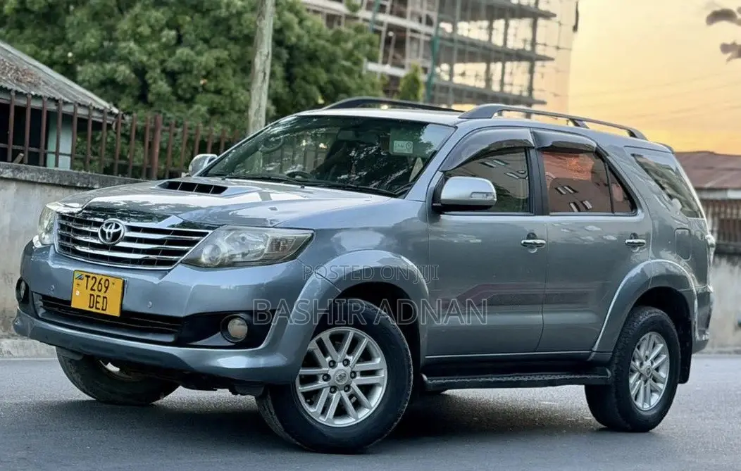 Toyota Fortuner 2.5 D RWD 2013 Gray