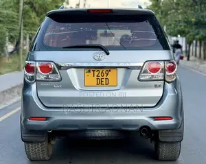 Toyota Fortuner 2.5 D RWD 2013 Gray