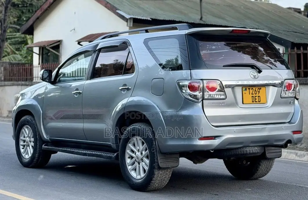 Toyota Fortuner 2.5 D RWD 2013 Gray
