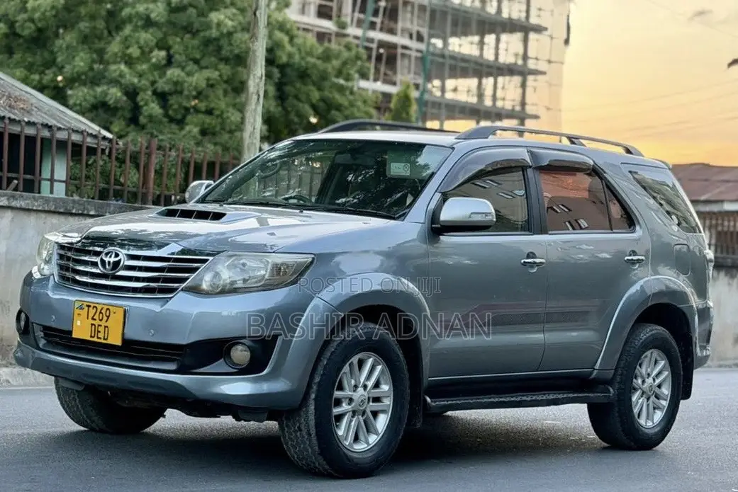 Toyota Fortuner 2.5 D RWD 2013 Gray