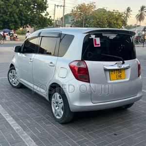 Toyota Ractis 2007 Silver