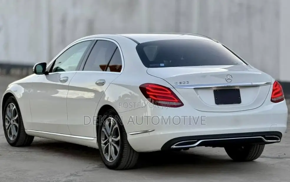 Mercedes-Benz C-Class C 180 7G-TRONIC PLUS (S205) 2015 White