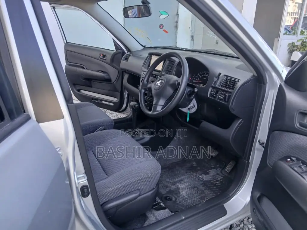 Toyota Succeed 2007 Silver
