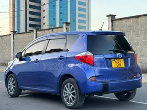 Toyota Ractis 2011 Blue