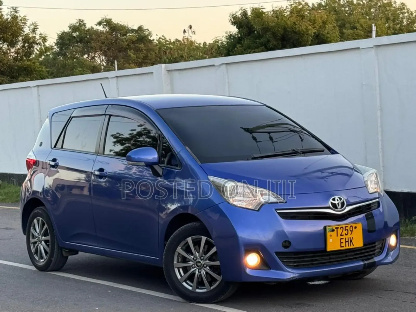 Toyota Ractis 2011 Blue