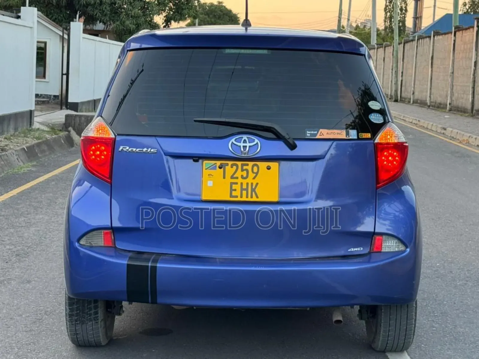 Toyota Ractis 2011 Blue