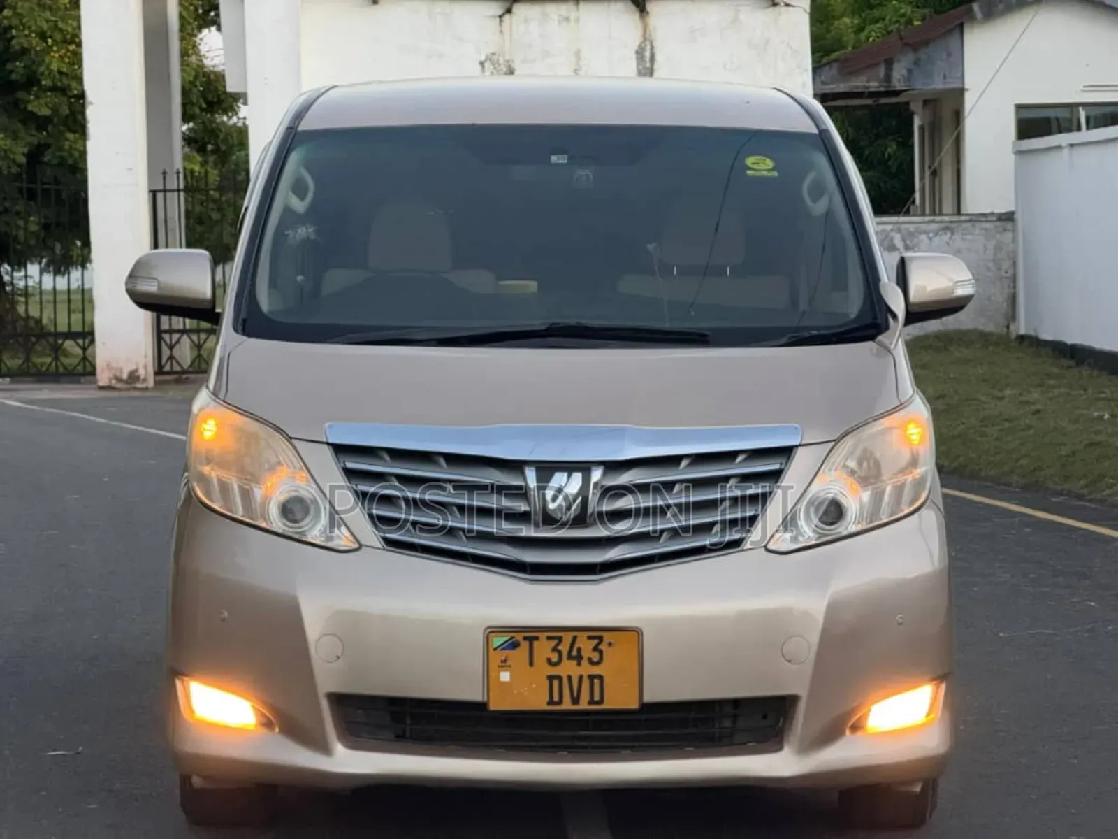 Toyota Alphard 2009 Gold