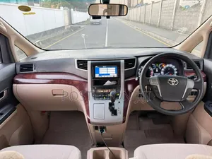 Toyota Alphard 2009 Gold