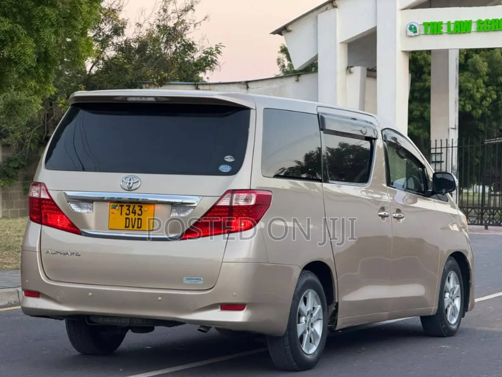 Toyota Alphard 2009 Gold