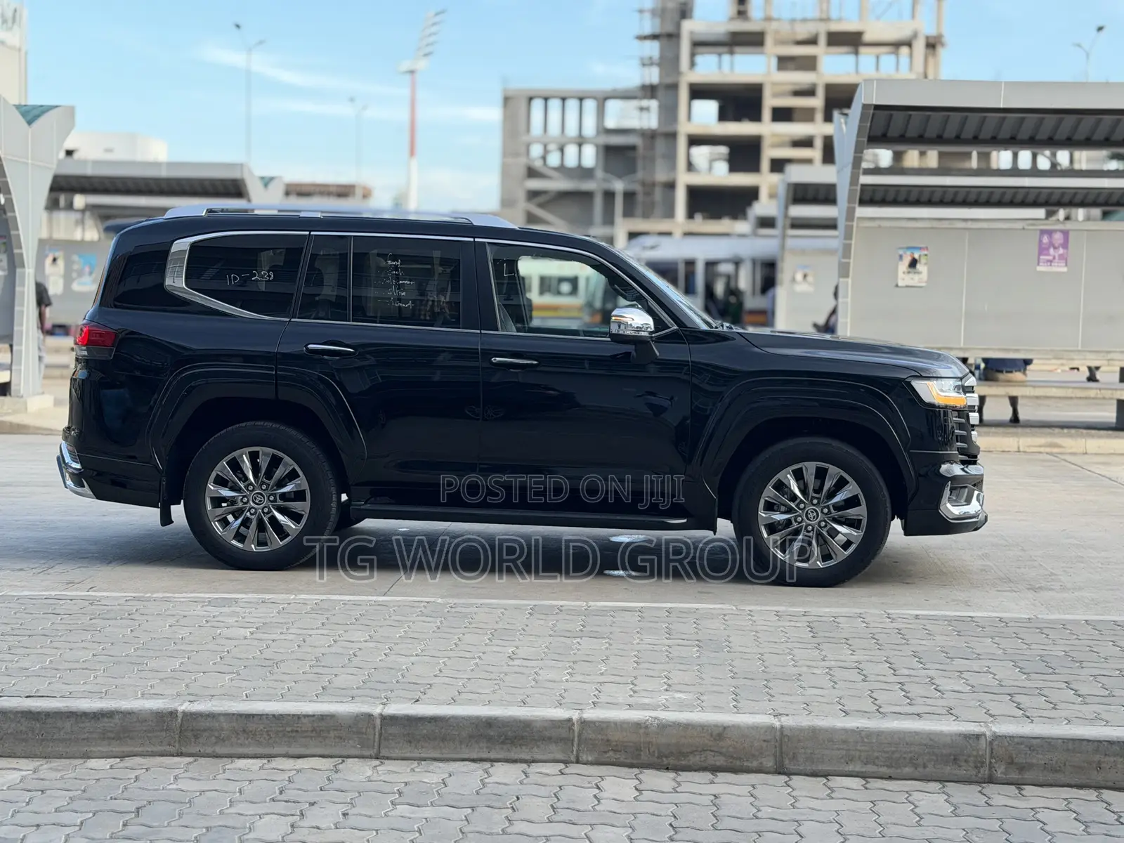 Toyota Land Cruiser LC300 2023 Black