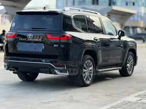 Toyota Land Cruiser LC300 2023 Black