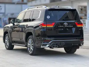 Toyota Land Cruiser LC300 2023 Black