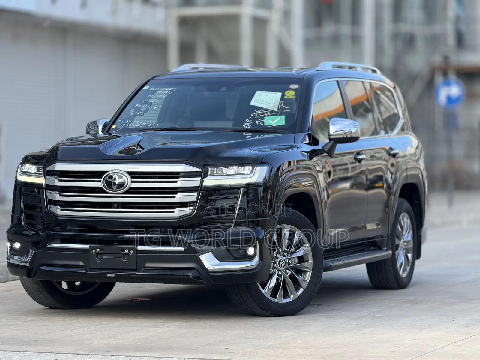 Toyota Land Cruiser LC300 2023 Black