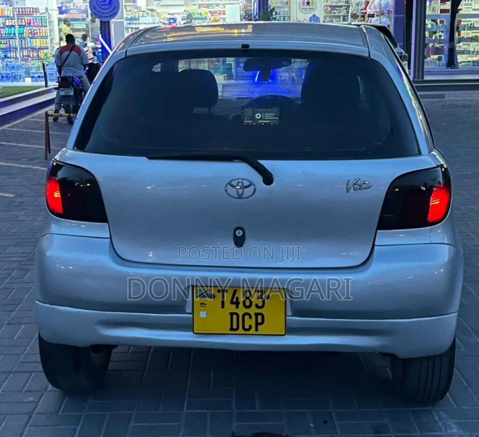 Toyota Vitz 2002 Silver