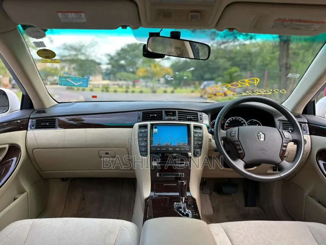 Toyota Crown Royale 2005 Pearl