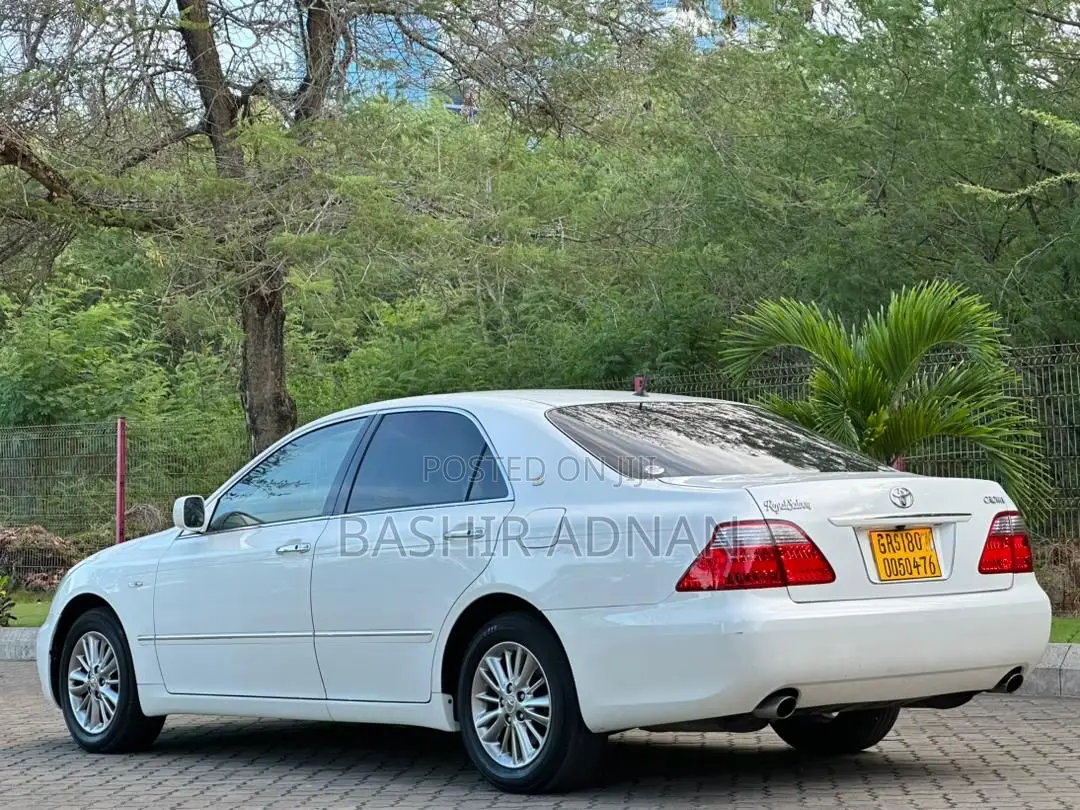 Toyota Crown Royale 2005 Pearl
