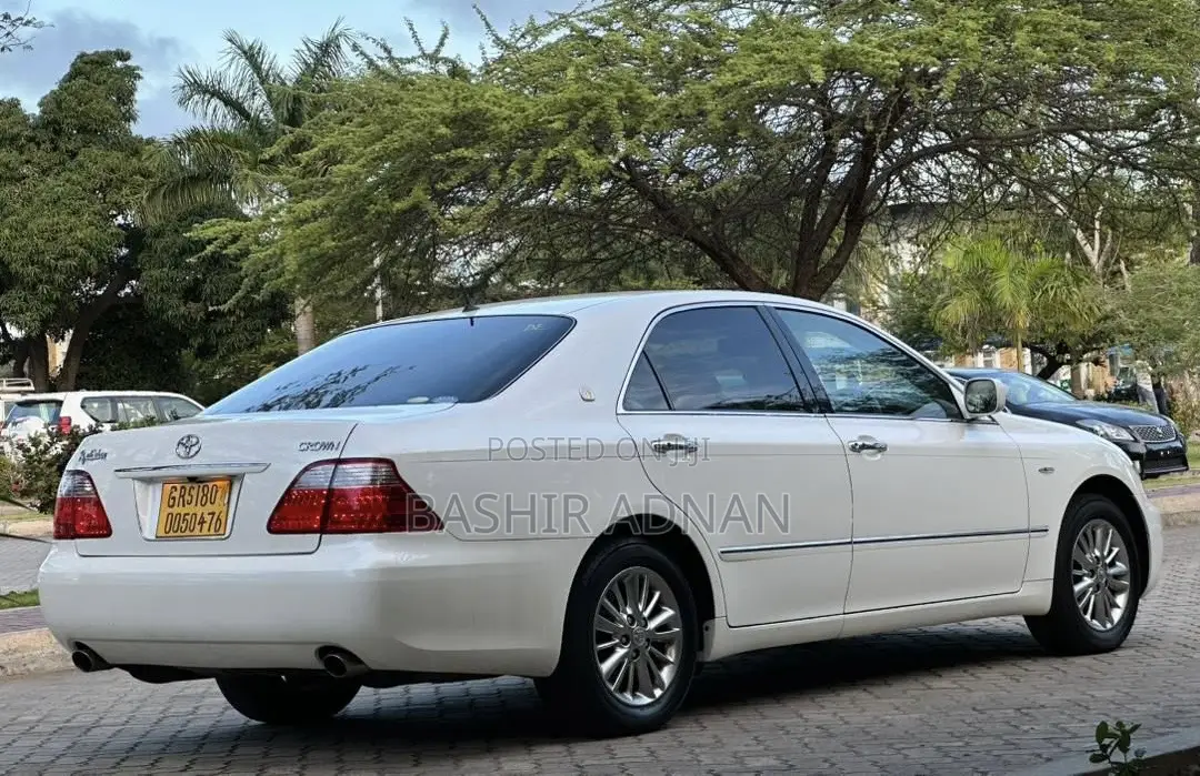 Toyota Crown Royale 2005 Pearl