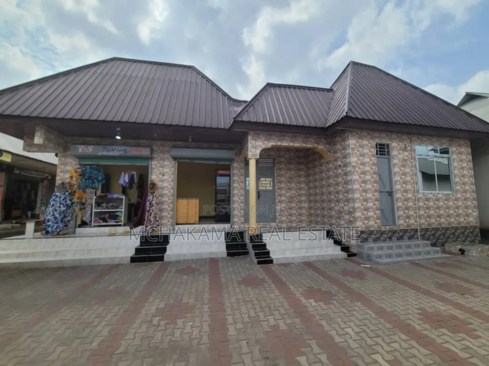 8bdrm Apartment in Mchakama Real Estate, Chamazi for sale