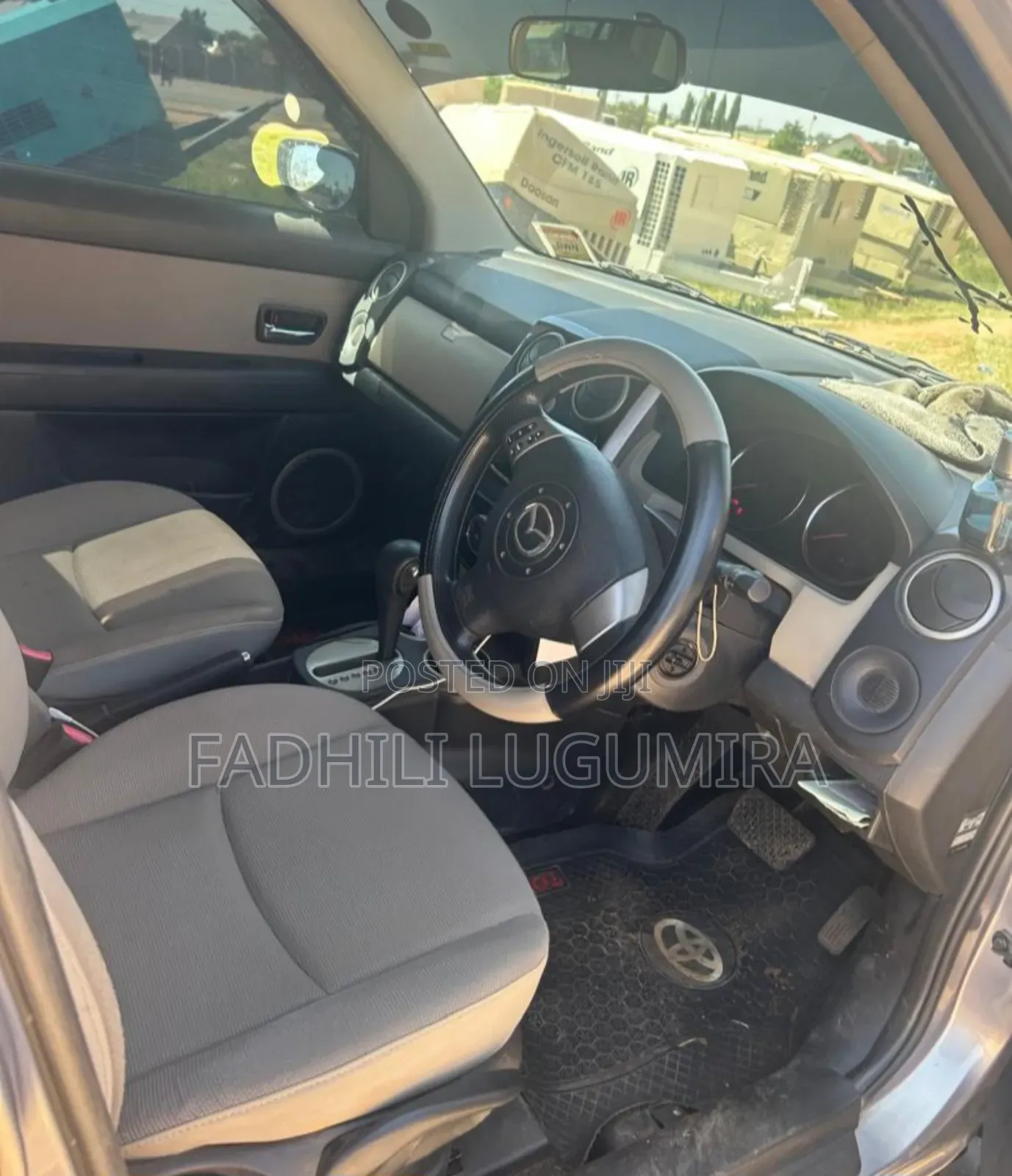 Mazda Verisa 2004 Silver