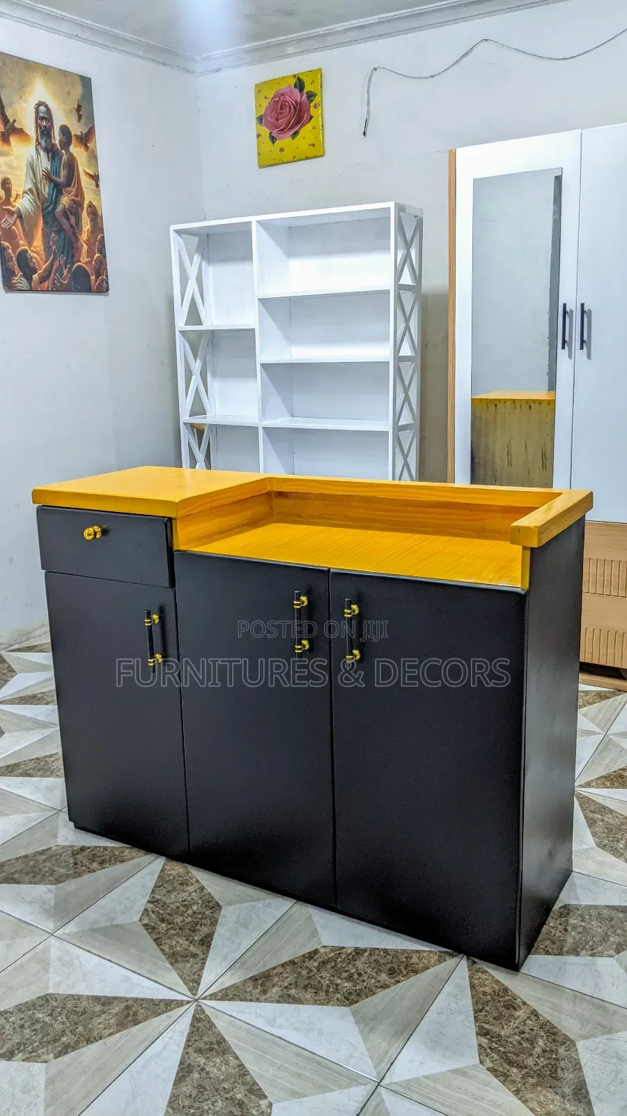 Kitchen Cabinet. Finishing Top Notch
