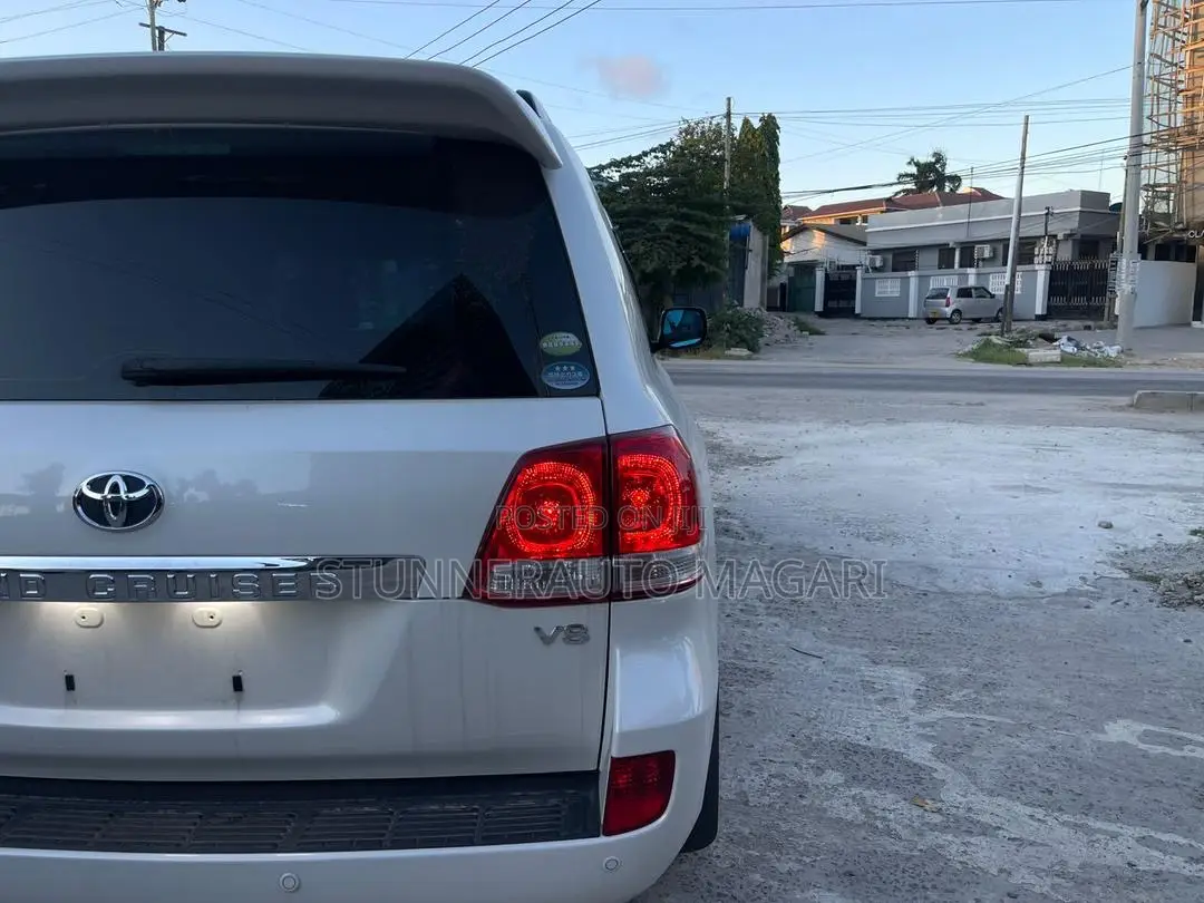 Toyota Land Cruiser 2008 White