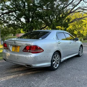 Toyota Crown 2009 Silver