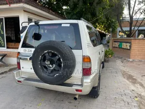 Toyota Land Cruiser Prado 2005 White