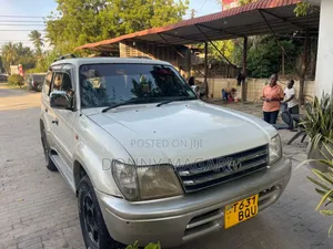 Toyota Land Cruiser Prado 2005 White