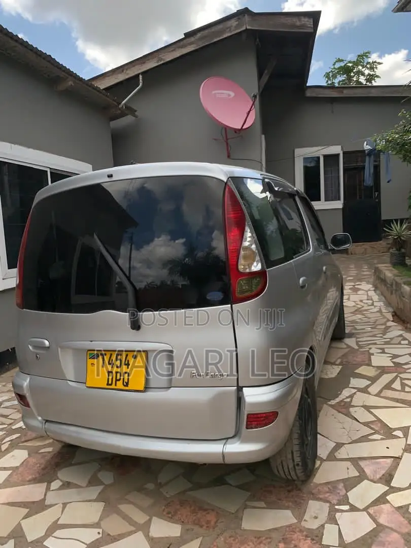 Toyota Fun Cargo 2004 Silver