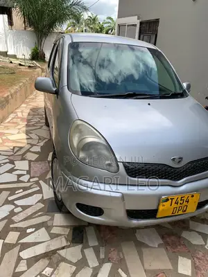 Toyota Fun Cargo 2004 Silver
