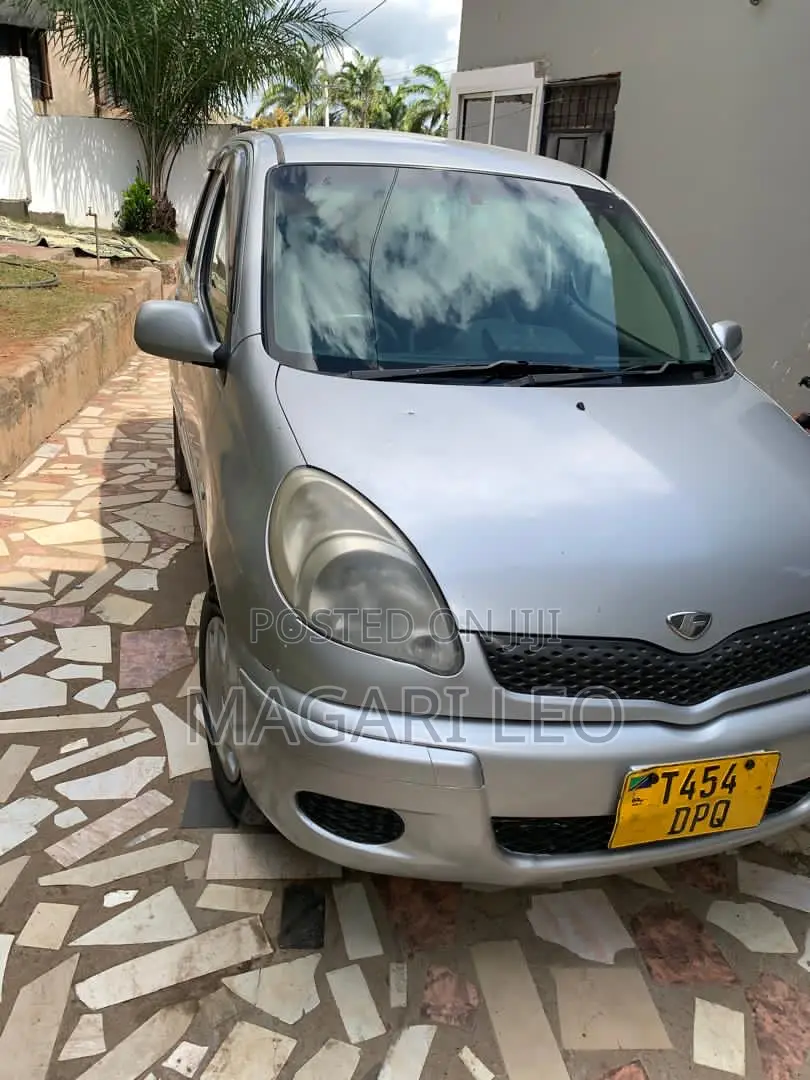 Toyota Fun Cargo 2004 Silver