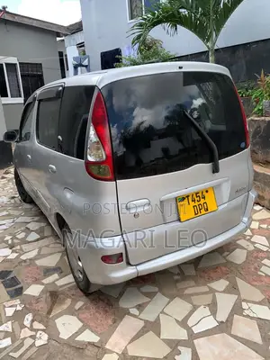 Toyota Fun Cargo 2004 Silver