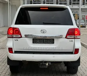 Toyota Land Cruiser 2010 White
