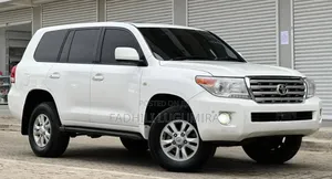 Toyota Land Cruiser 2010 White