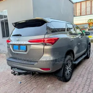Toyota Fortuner 2022 Gray