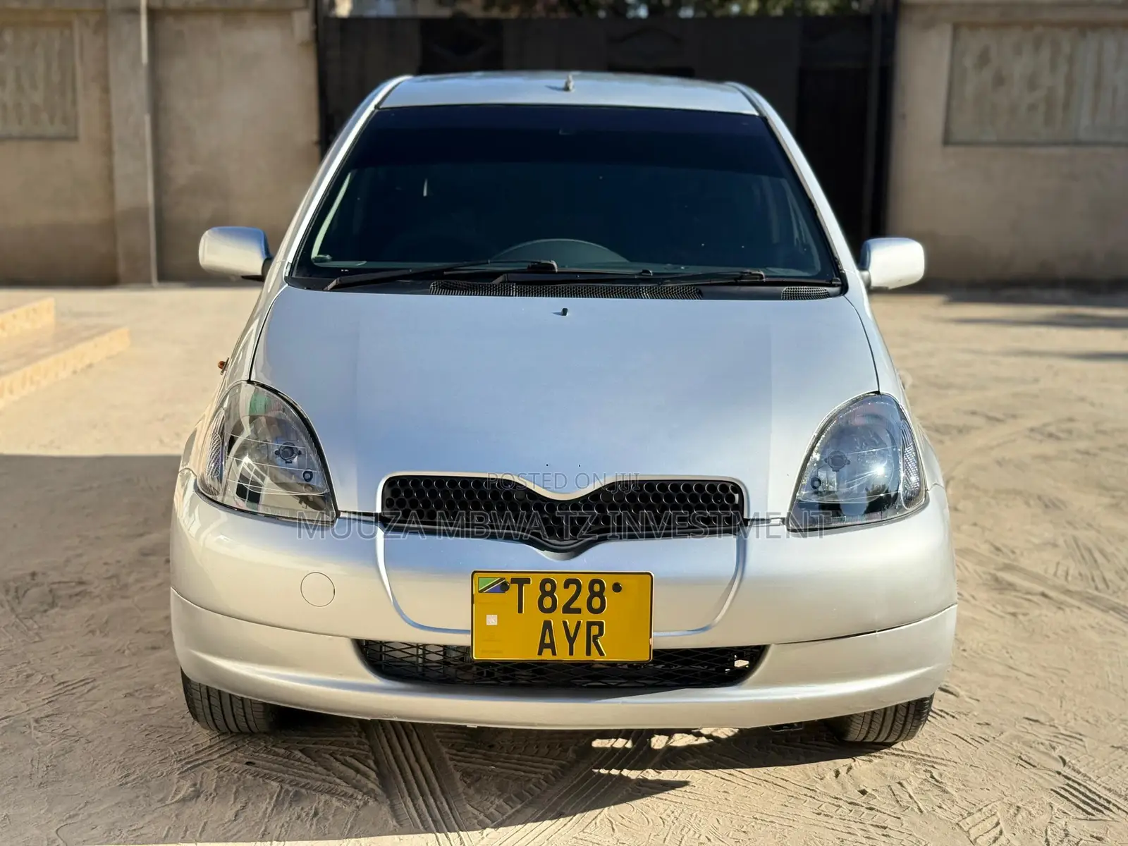 Toyota Vitz 2002 Silver