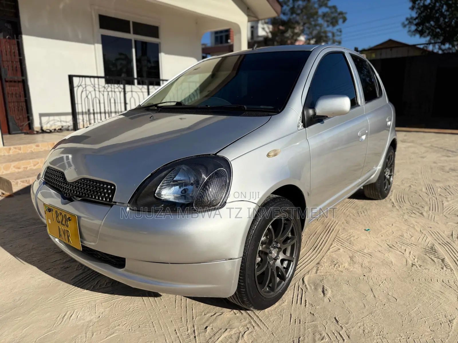 Toyota Vitz 2002 Silver