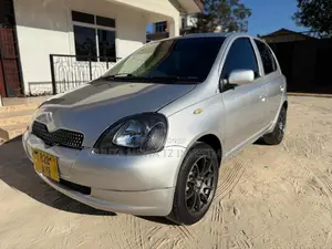 Toyota Vitz 2002 Silver