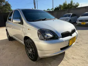 Toyota Vitz 2002 Silver