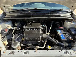 Toyota Vitz 2002 Silver