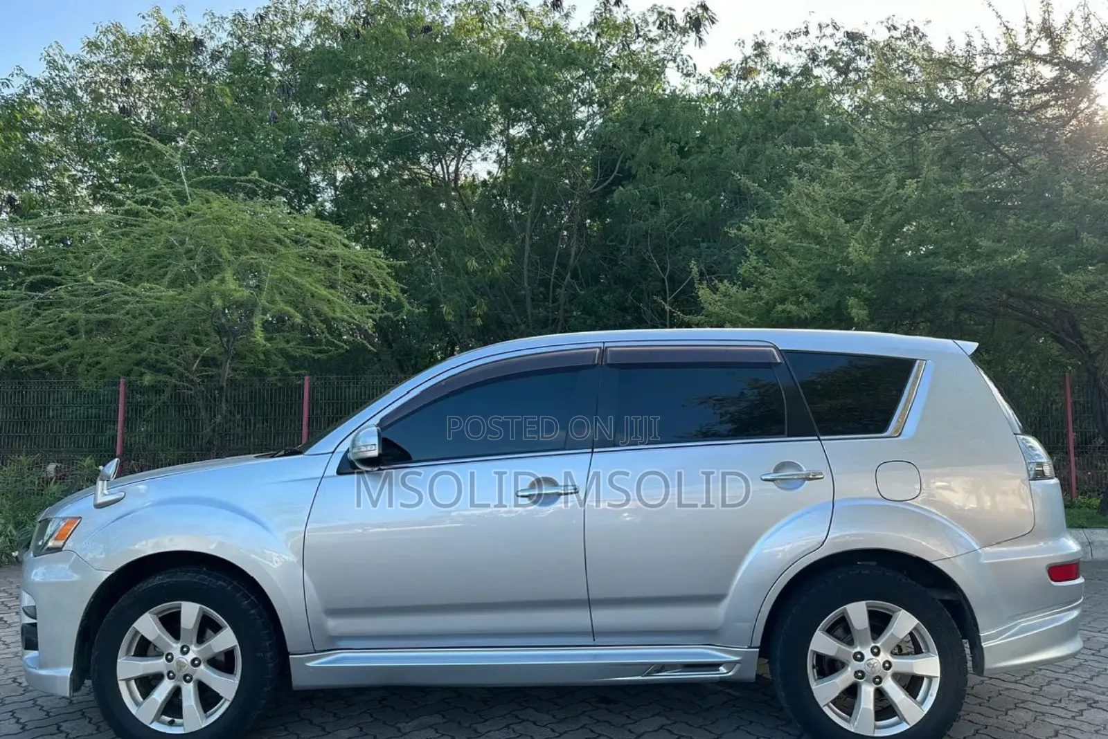 Mitsubishi Outlander 2010 Silver