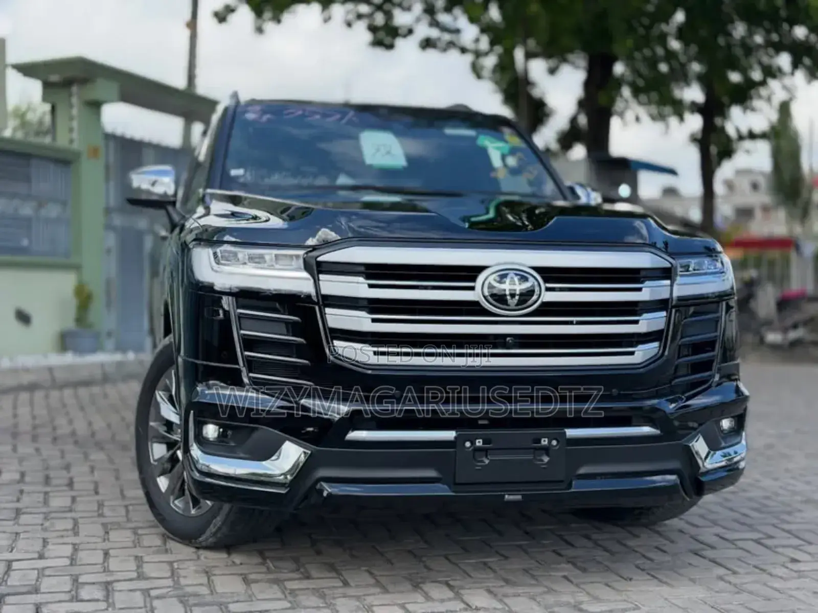 Toyota Land Cruiser LC300 2023 Purple