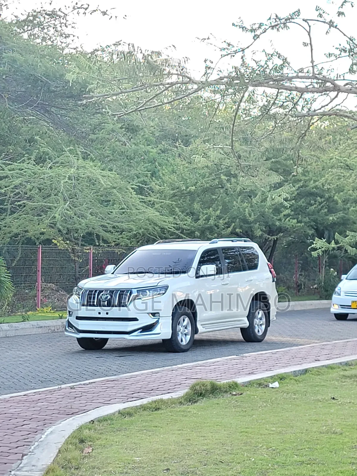 Toyota Land Cruiser Prado 2017 White
