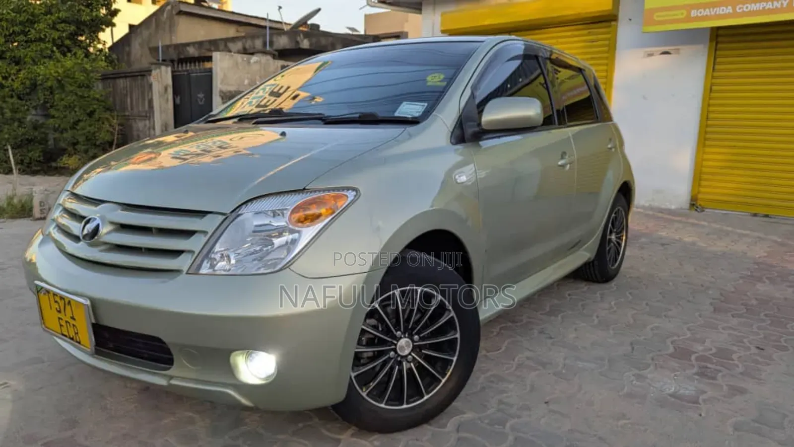 Toyota IST 2005 Gold