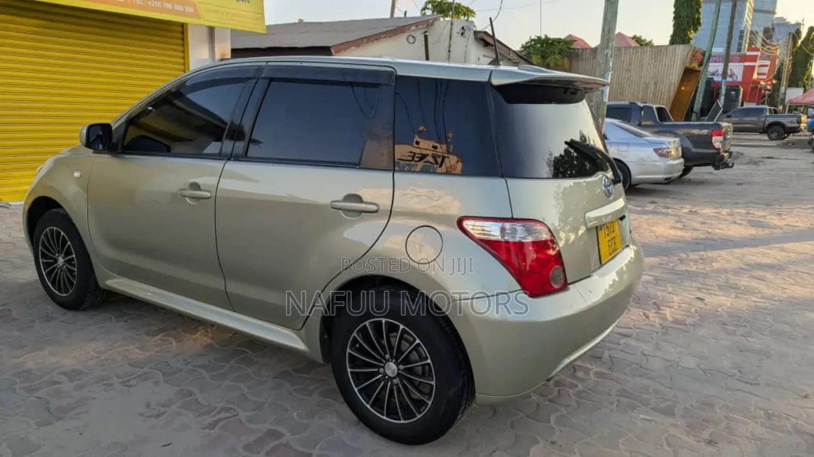 Toyota IST 2005 Gold