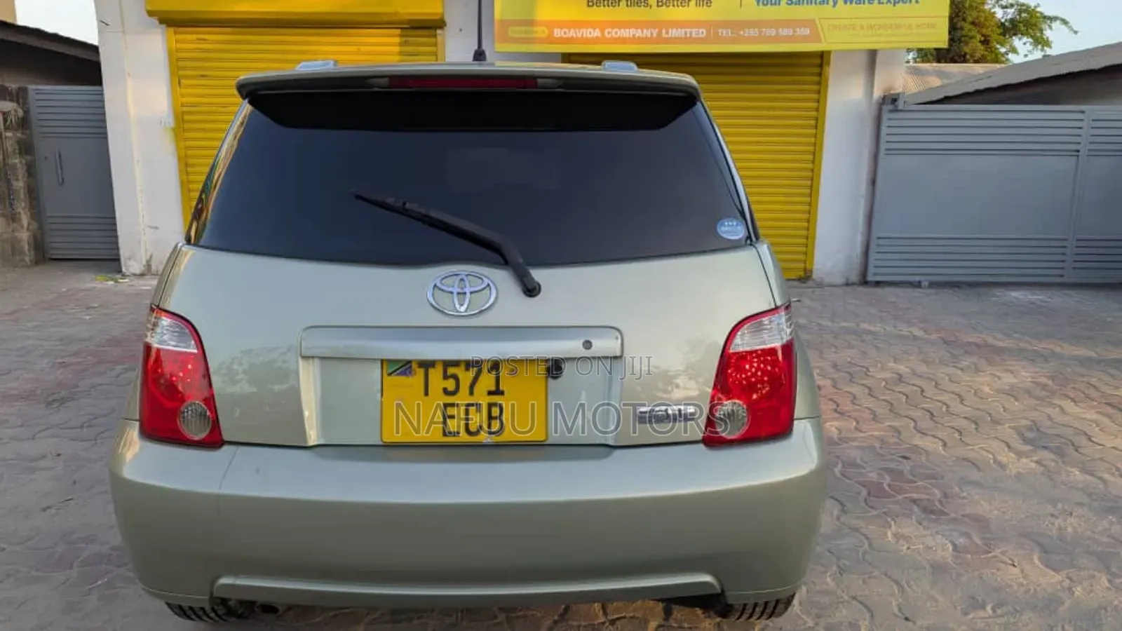 Toyota IST 2005 Gold
