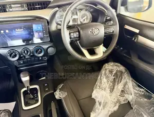 New Toyota Hilux 2025 Gray