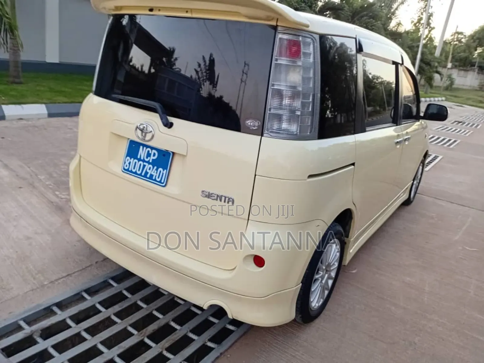 Toyota Sienta 2005 Yellow