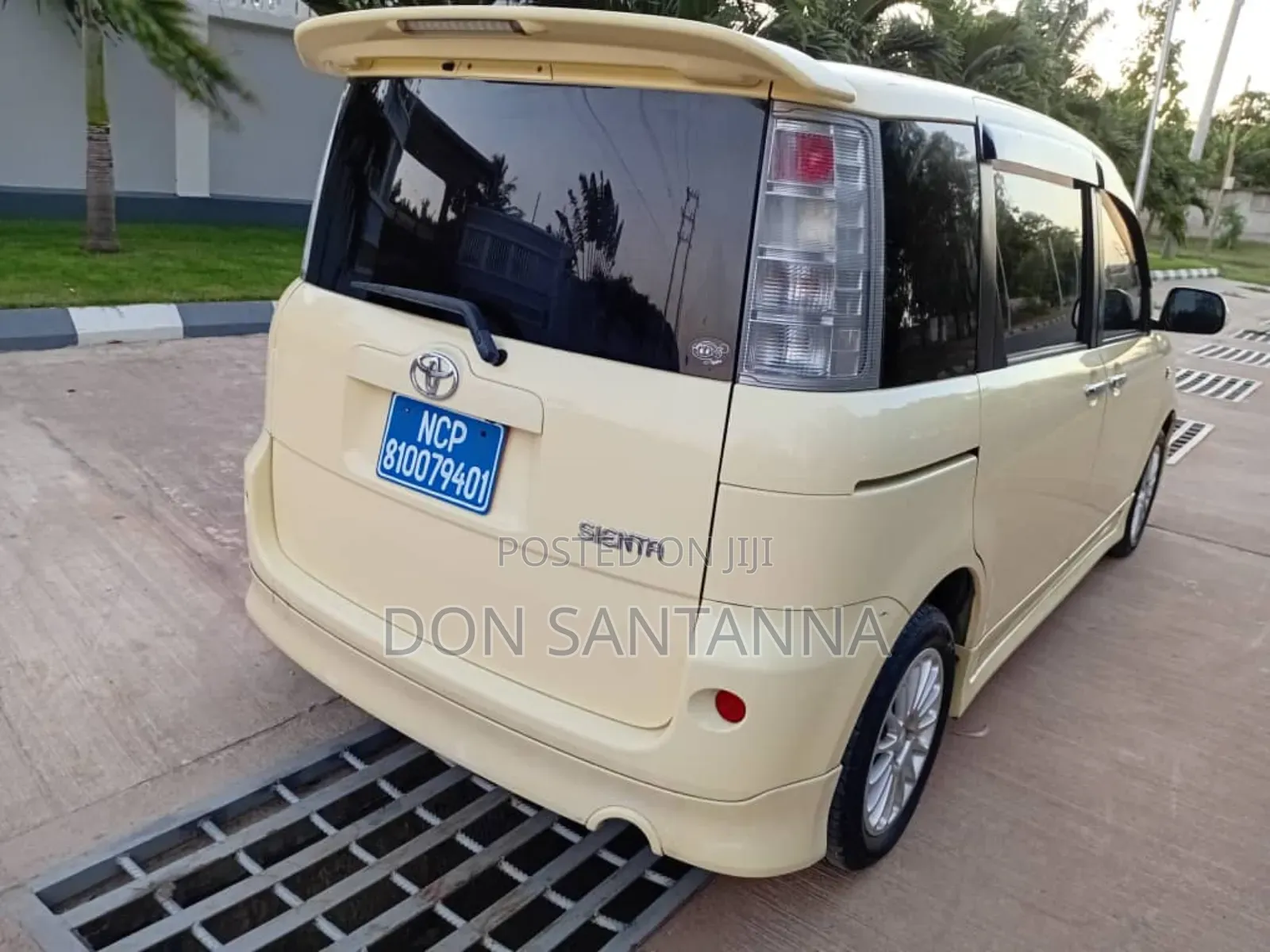 Toyota Sienta 2005 Yellow