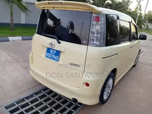 Toyota Sienta 2005 Yellow